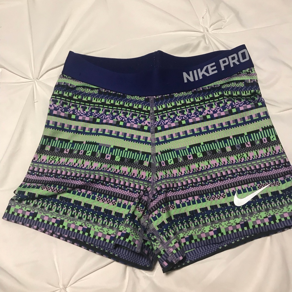 BRAND NEW NIKE PROS SZ MEDIUM